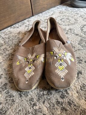 TOMS MOCCASINS EMBROIDERED